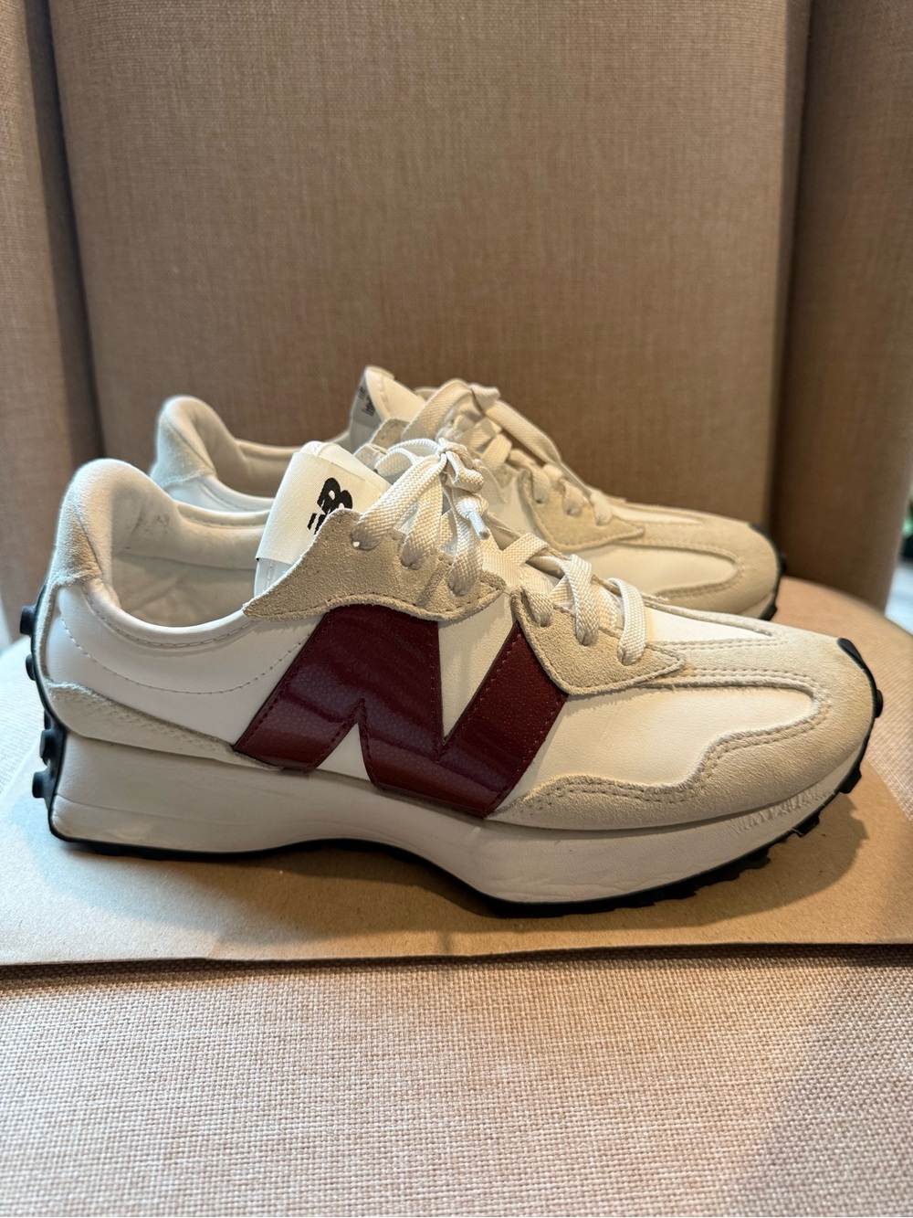 New Balance 327 Women's sneakers